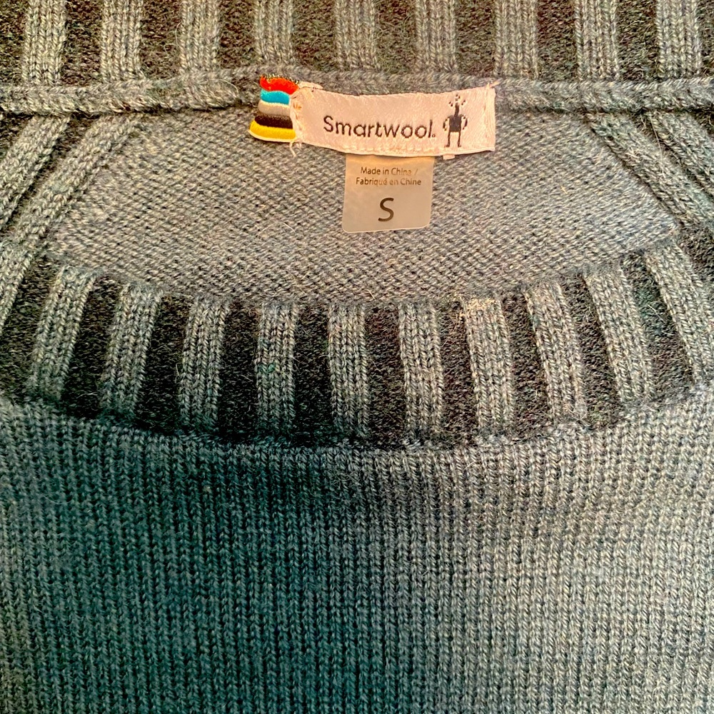 Smartwool lightweight sweater. Size S. Excellent condition. Smoke free home.